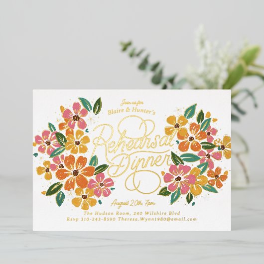 ピンクオレンジ花模様手文字リハーサルディナー 箔招待状 (立ち正面)