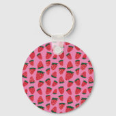 ピンクオーガニック色の背景に赤く染めた夏のイチゴ キーホルダー (裏面)