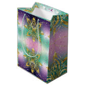 ピンクカスタマイズパープルグリーンのホリデースノーフレーク ミディアムペーパーバッグ (裏面アングル)