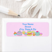 ピンクカップケーキとケーキハッピーバースデー ラベル (インサイチュ)