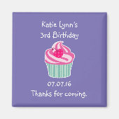 ピンクカップケーキ誕生日パーティーのお気に入り マグネット (正面)