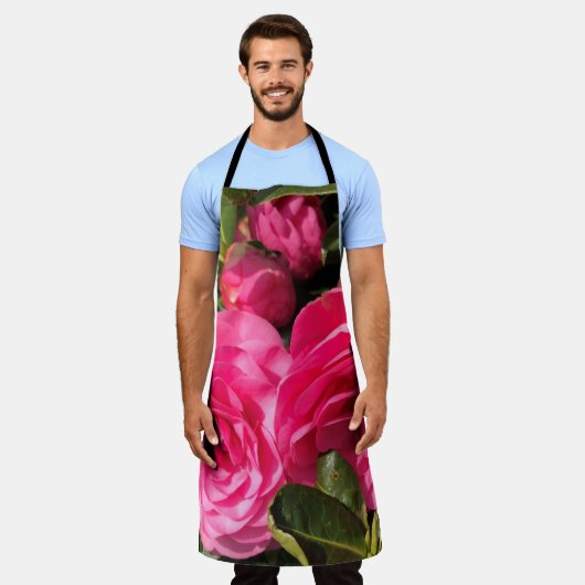 ピンクカメリア エプロン (着用した状態)