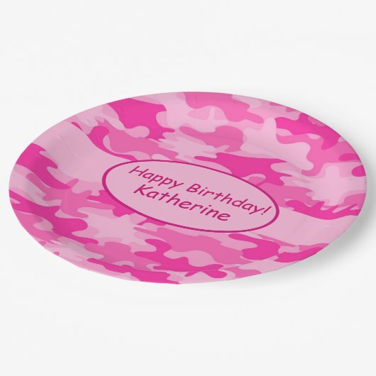 ピンクカモフラージュハッピーバースデー名パーソナライズされた ペーパープレート (アングル)