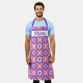 ピンクカラフルと紫のスタイルスペインのタイルパター エプロン (着用した状態)