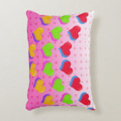 ピンクカラフルの漫画パターンの虹のハート アクセントクッション (正面(垂直))