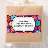 ピンクカラフルの紫の花を飾った神秘的なユニコーン ラベル (インサイチュ)