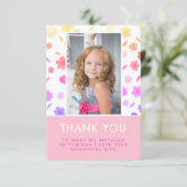 ピンクカラフルの花誕生日キッズガール写真 サンキューカード (スタンド正面)