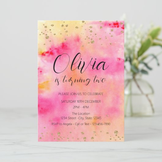 ピンクカラフルイエロー絞り染めガールバースデーパーティー 招待状 (スタンド正面)