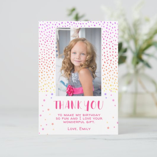 ピンクカラフルスター誕生日キッズガールフォト サンキューカード (スタンド正面)