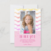 ピンクカラフルスター誕生日キッズガールフォト サンキューカード (正面)