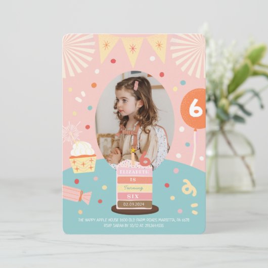 ピンクカラフルスパークルプリンセスフォト誕生日パーツ 招待状 (スタンド正面)