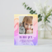 ピンクカラフルスワールガールフォト誕生日ありがとう ポストカード (スタンド正面)