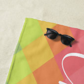 ピンクカラフル色の幾何形状パーソナライズされた ビーチタオル (インサイチュ)