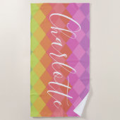 ピンクカラフル色の幾何形状パーソナライズされた ビーチタオル (正面)
