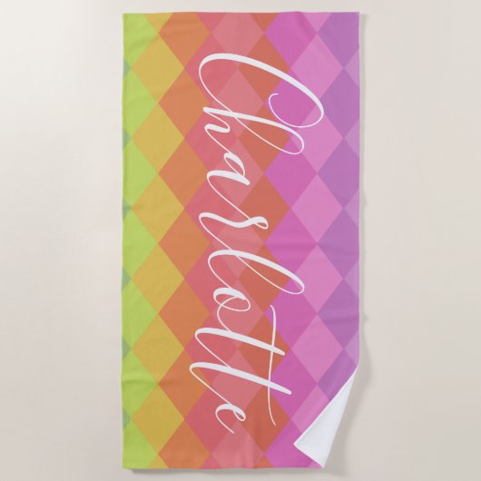 ピンクカラフル色の幾何形状パーソナライズされた ビーチタオル (正面)