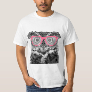 ピンクガラスのかわいいおもしろTシャツを持つフクロウ Tシャツ