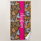 ピンクガーリーのよくはしゃぐアニマルプリントハート名 ビーチタオル (正面)