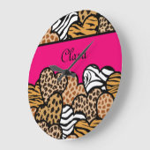 ピンクガーリーのよくはしゃぐアニマルプリントハート名 ラージ壁時計 (傾斜)