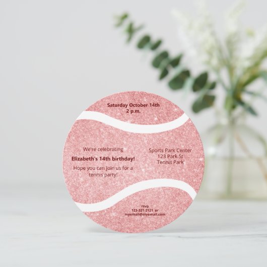 ピンクガーリーのテニスボールスポーツをテーマにした誕生日 案内状 (スタンド正面)
