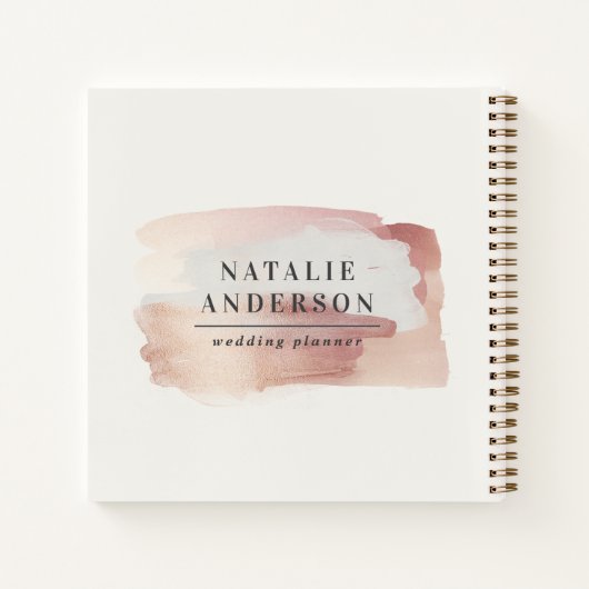 ピンクガーリーのバラモダンスタイリッシュ金ゴールドのロゴ ノートブック (裏面)