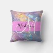 ピンクガーリーのホログラフィック虹色モノグラム名 クッション (裏面)