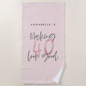 ピンクガーリーのモダングリッター40歳の誕生日 ビーチタオル (正面)
