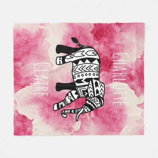 ピンクガーリーの水色の黒と白の部族ゾウ フリースブランケット (正面(横))