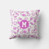 ピンクガーリーの白いサッカーボールのモノグラムの模様 クッション (裏面)