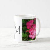 ピンクガーリーの花写真モノグラム コーヒーマグカップ (正面右)