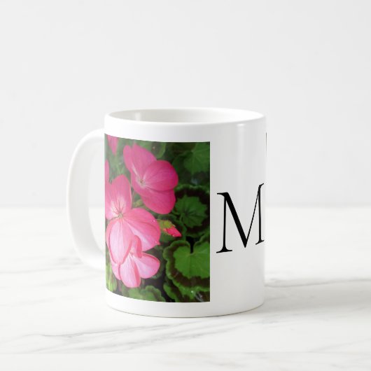 ピンクガーリーの花写真モノグラム コーヒーマグカップ (正面左)
