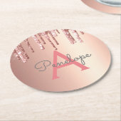ピンクガーリーグリッターモノグラムのバラ金ゴールド ラウンドペーパーコースター (アングル)