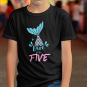 ピンクガーリーダイビングインファイブマーメイド誕生日 Tシャツ