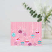 ピンクガーリーティール（緑がかった色）グラムクリスマスオーナメントと雪 シーズンポストカード (スタンド正面)