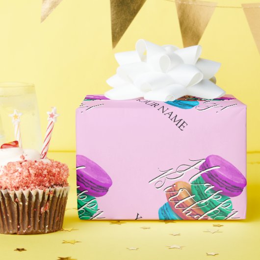 ピンクガーリーマフランスのカロンカスタム誕生日 ラッピングペーパー (誕生日パーティー)