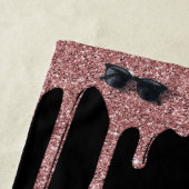 ピンクガーリーローズ金ゴールドグリッタースパークルドリップスブラック ビーチタオル (インサイチュ)