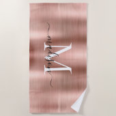 ピンクガーリーローズ金ゴールドブラシ仕上げメタルスクリプトモノグラム ビーチタオル (正面)