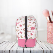 ピンクガーリー女性のカーボーイコケット模様モノグラム名 ドップキット