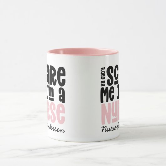 ピンクガーリー感謝していナースおもしろいタイポグラフィモダンユー マグカップ (中央)