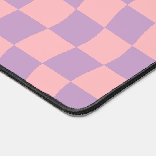 ピンクガーリー紫色の波状チェッカーボードの美的 デスクマット (コーナー)