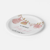 ピンクガールボヘミアン服ベビーシャワー ペーパープレート (アングル)