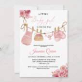 ピンクガールボヘミアン服ベビーシャワー 招待状 (正面)