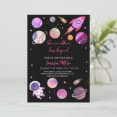 ピンクガール宇宙飛行士の宇宙がカウントダウンベビーシャワー 招待状 (スタンド正面)