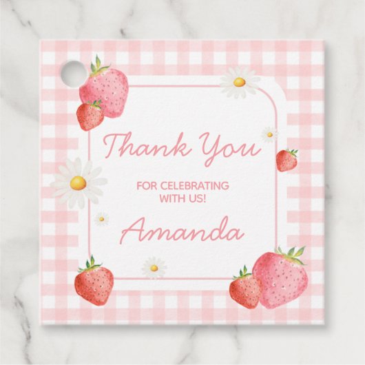 ピンクギンガムストロベリーバースデーパーティースクエア フェイバータグ (正面)