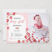 ピンクギンガムストロベリ1st誕生日の写真 招待状 (正面)