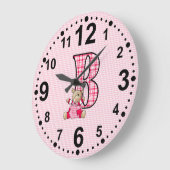 ピンクギンガムテディベア文字B番はっきりした号 ラージ壁時計 (傾斜)
