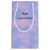 ピンククラウドアンドスターズパーソナライズされた抱き枕 スモールペーパーバッグ (正面)