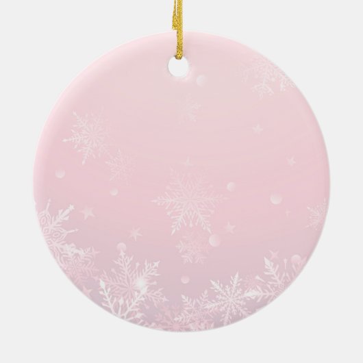 ピンククリスマススノーフレークカップケーキ初めてのクリスマス セラミックオーナメント (裏面)