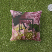 ピンククリームアジサイ黄色ピンクグリーンフローラ アウトドアクッション (芝生)