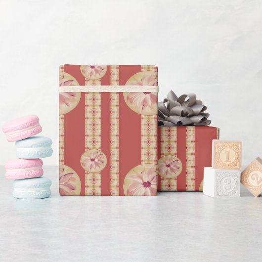 ピンククリーム及びバラフローラ ラッピングペーパー (ベビーシャワー)