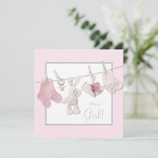 ピンククローザライン赤ちゃんガールシャワー招待状 招待状 (スタンド正面)